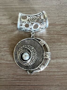 VTG GB Silver-tone Pearl Scarf Ring Pendant Jewelry Neck Scarves Abstract Art